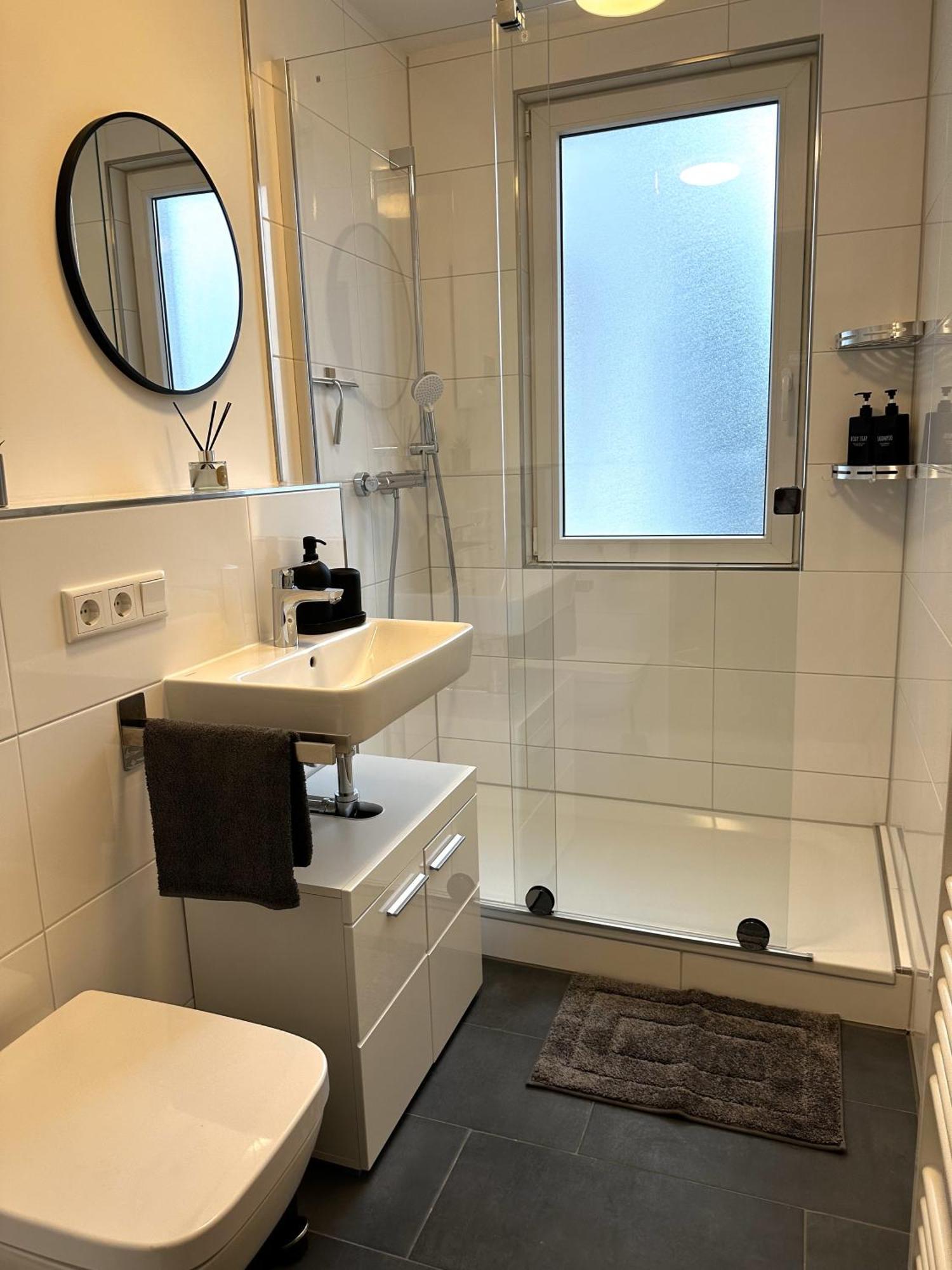 Апартаменти Rtr Essen - Fuer Bis Zu 8 Personen - Voll Ausgestattet - Zentral Limbecker Platz - Messe - Uniklinikum - Smart Tv - Modern Екстер'єр фото
